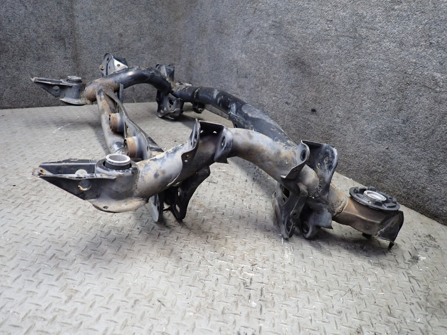95-97 Toyota UCF20 Celsior 4.0L Rear Suspension Subframe Crossmember 116K OEM