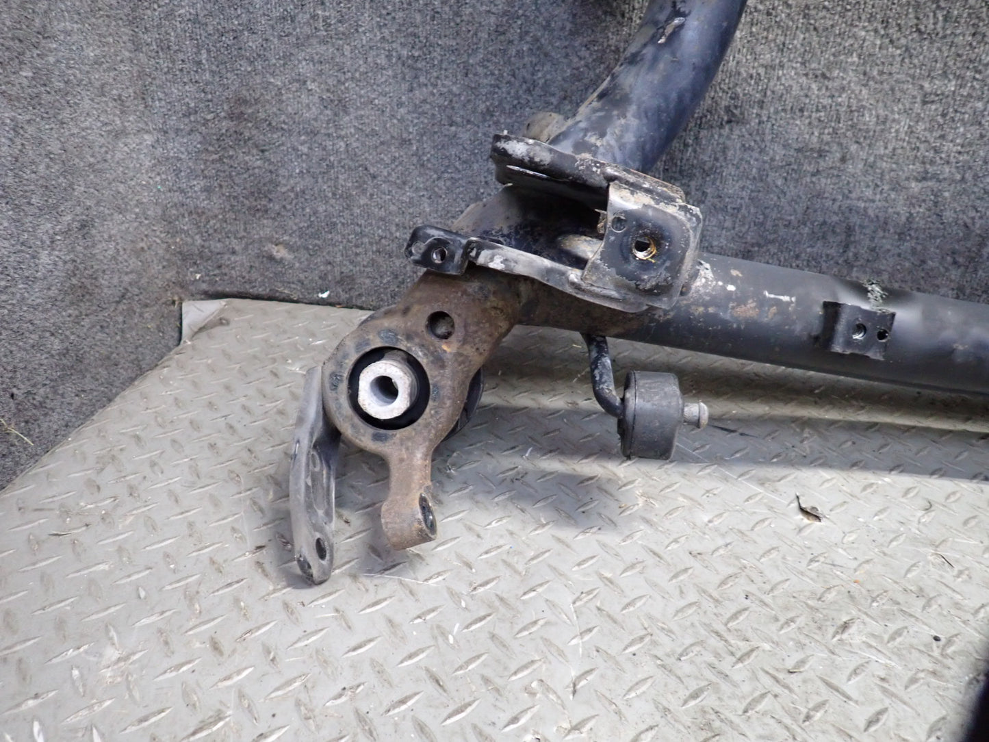 95-97 Toyota UCF20 Celsior 4.0L Rear Suspension Subframe Crossmember 116K OEM