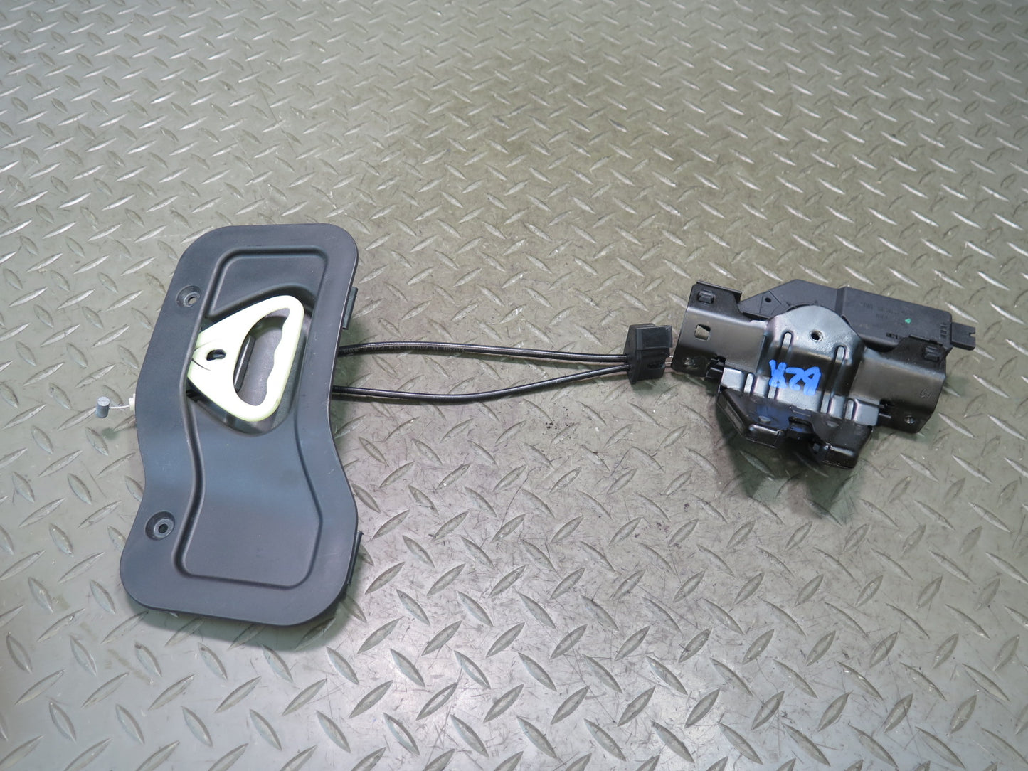 03-08 BMW E85 Z4 Rear Trunk Lock Latch Actuator w Release & Recessed Handle OEM