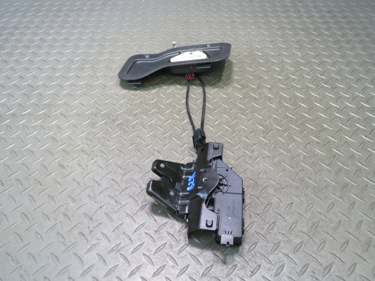 03-08 BMW E85 Z4 Rear Trunk Lock Latch Actuator w Release & Recessed Handle OEM