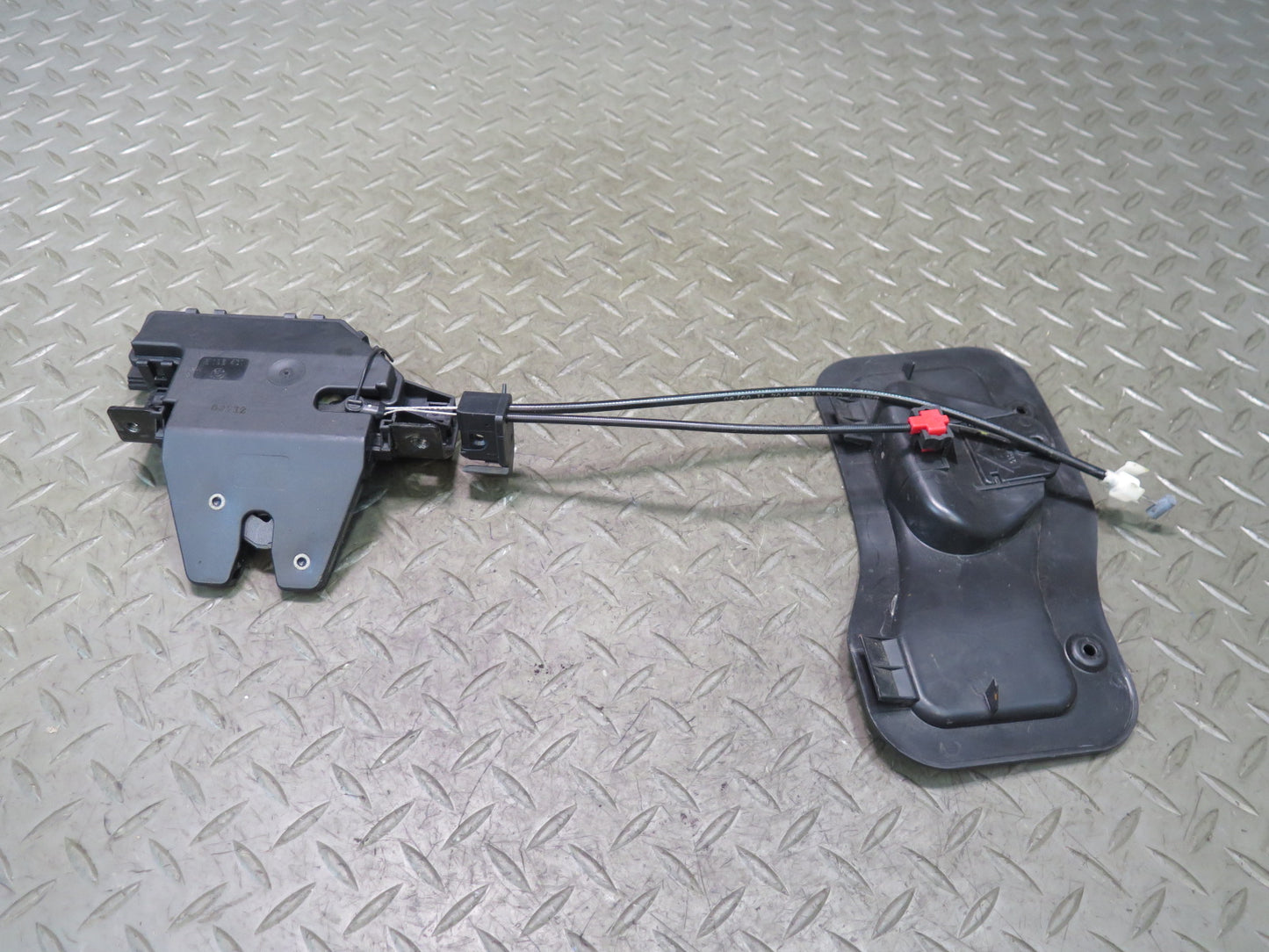 03-08 BMW E85 Z4 Rear Trunk Lock Latch Actuator w Release & Recessed Handle OEM