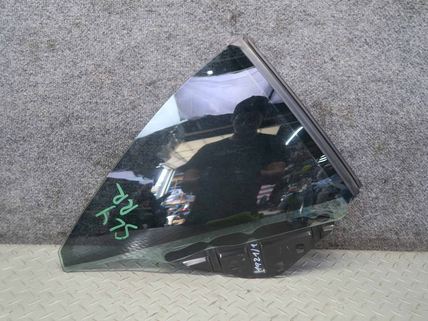 13-20 Mercedes R231 SL550 Convertible Rear Right Quarter Glass Window OEM