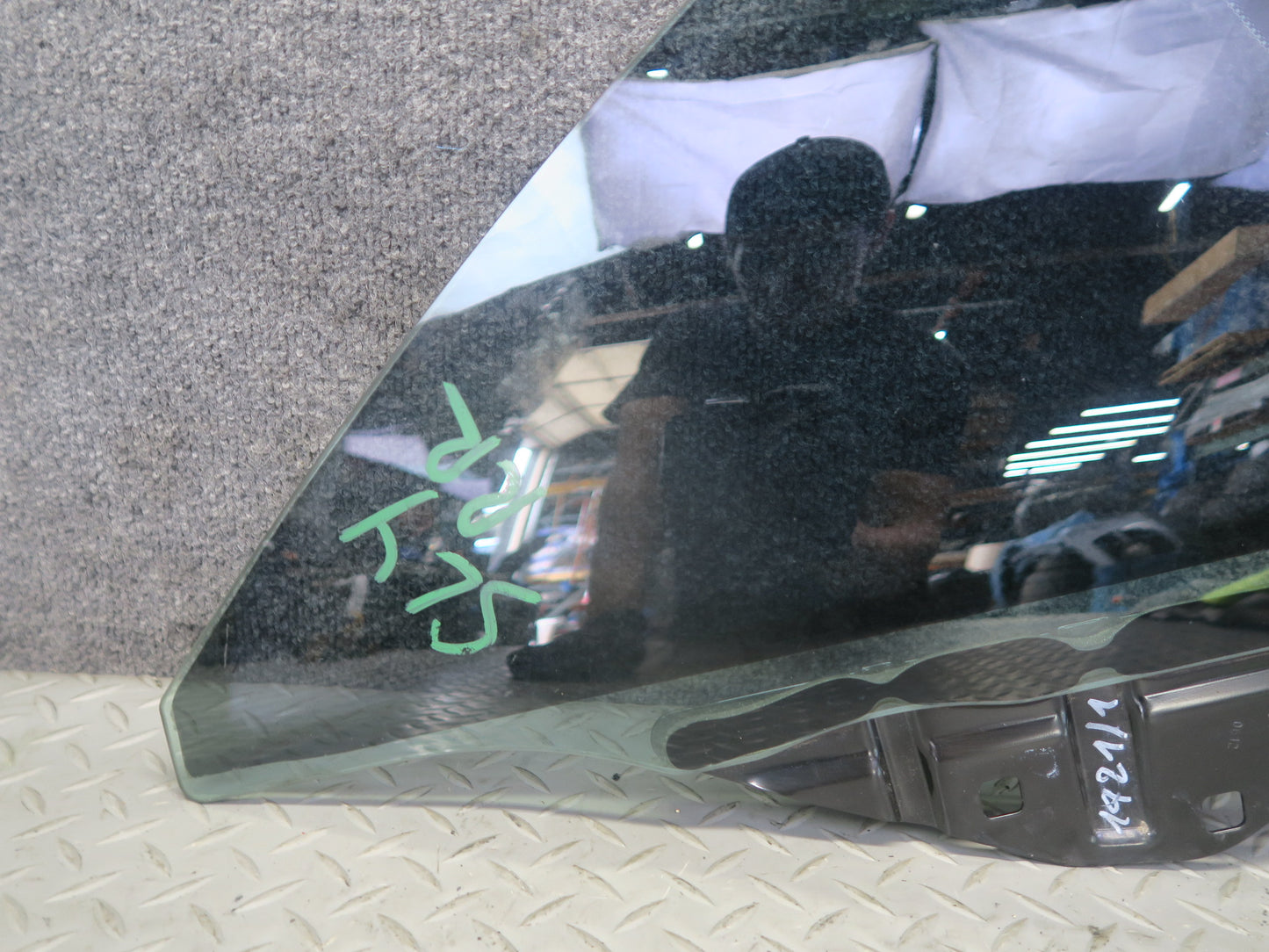 13-20 Mercedes R231 SL550 Convertible Rear Right Quarter Glass Window OEM