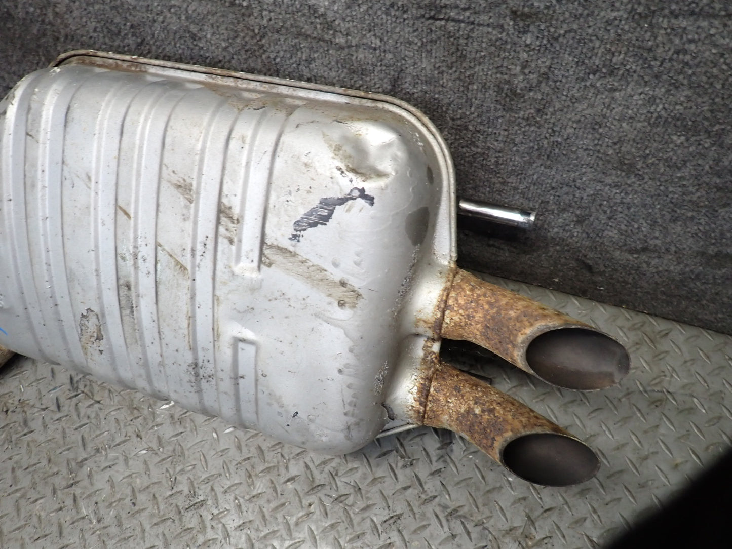 94-99 Mercedes W140 S500 Rear Exhaust Muffler 1404910801 OEM