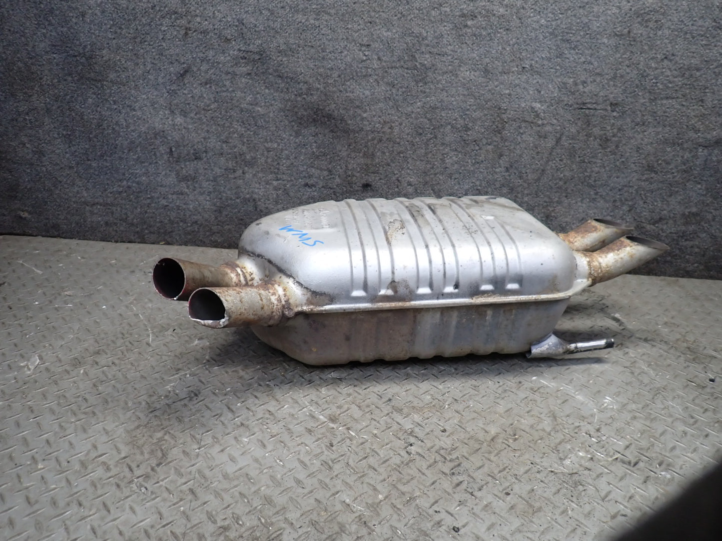 94-99 Mercedes W140 S500 Rear Exhaust Muffler 1404910801 OEM