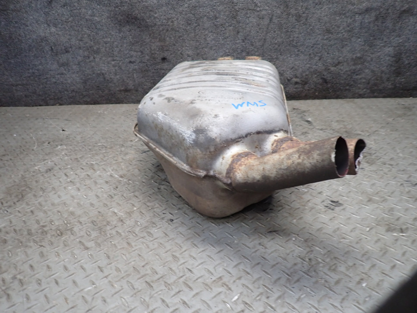 94-99 Mercedes W140 S500 Rear Exhaust Muffler 1404910801 OEM