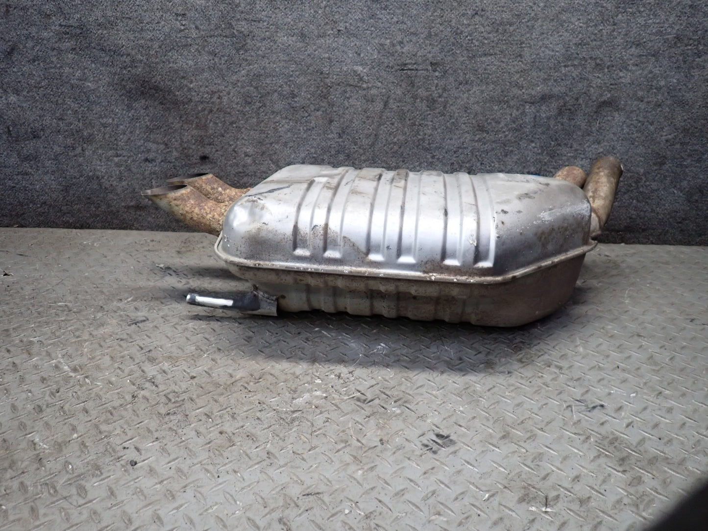 94-99 Mercedes W140 S500 Rear Exhaust Muffler 1404910801 OEM