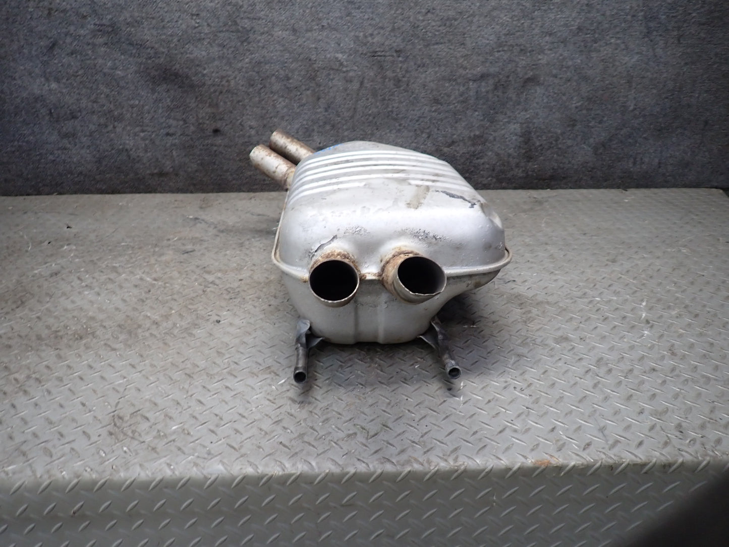 94-99 Mercedes W140 S500 Rear Exhaust Muffler 1404910801 OEM