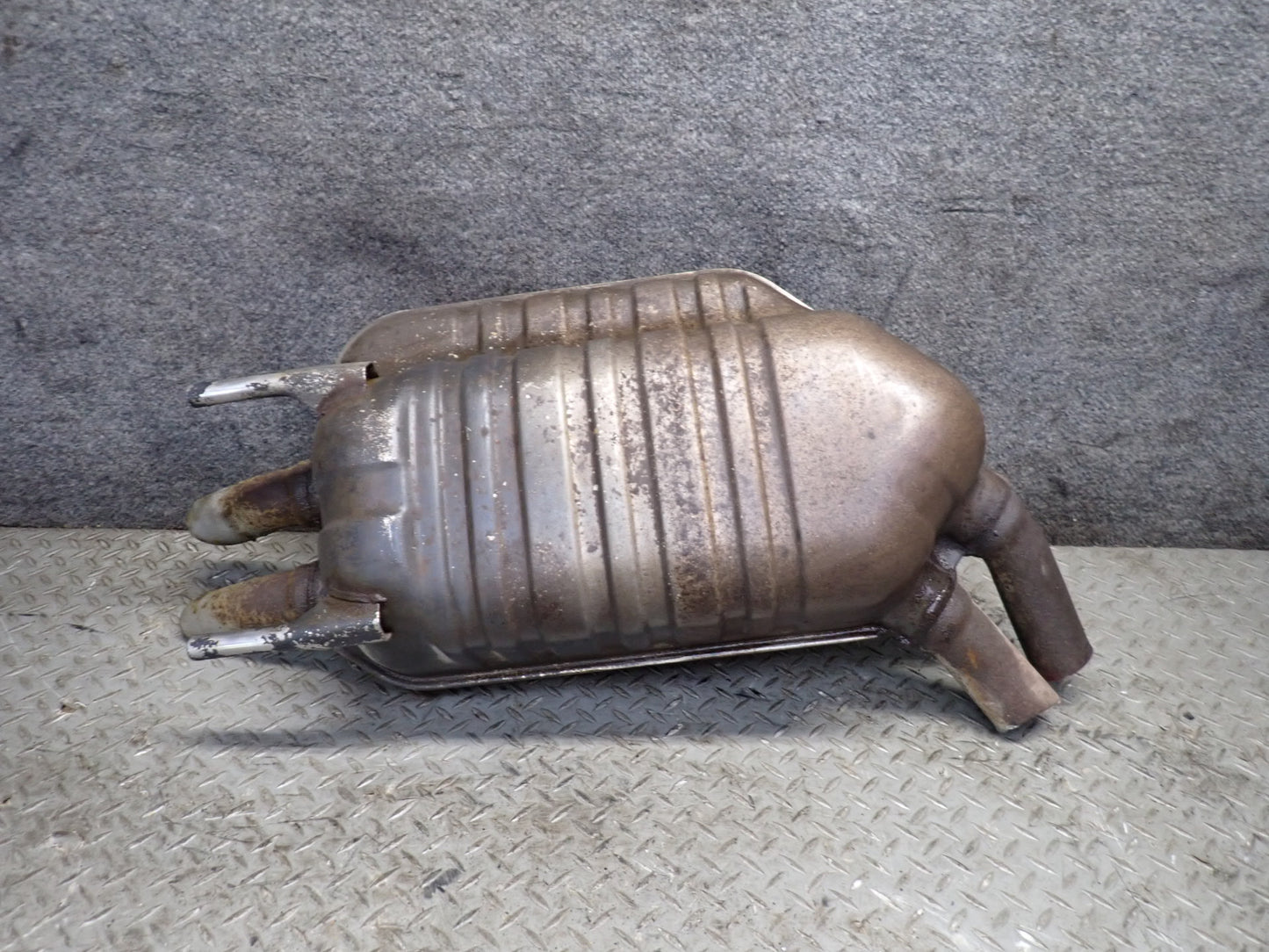 94-99 Mercedes W140 S500 Rear Exhaust Muffler 1404910801 OEM
