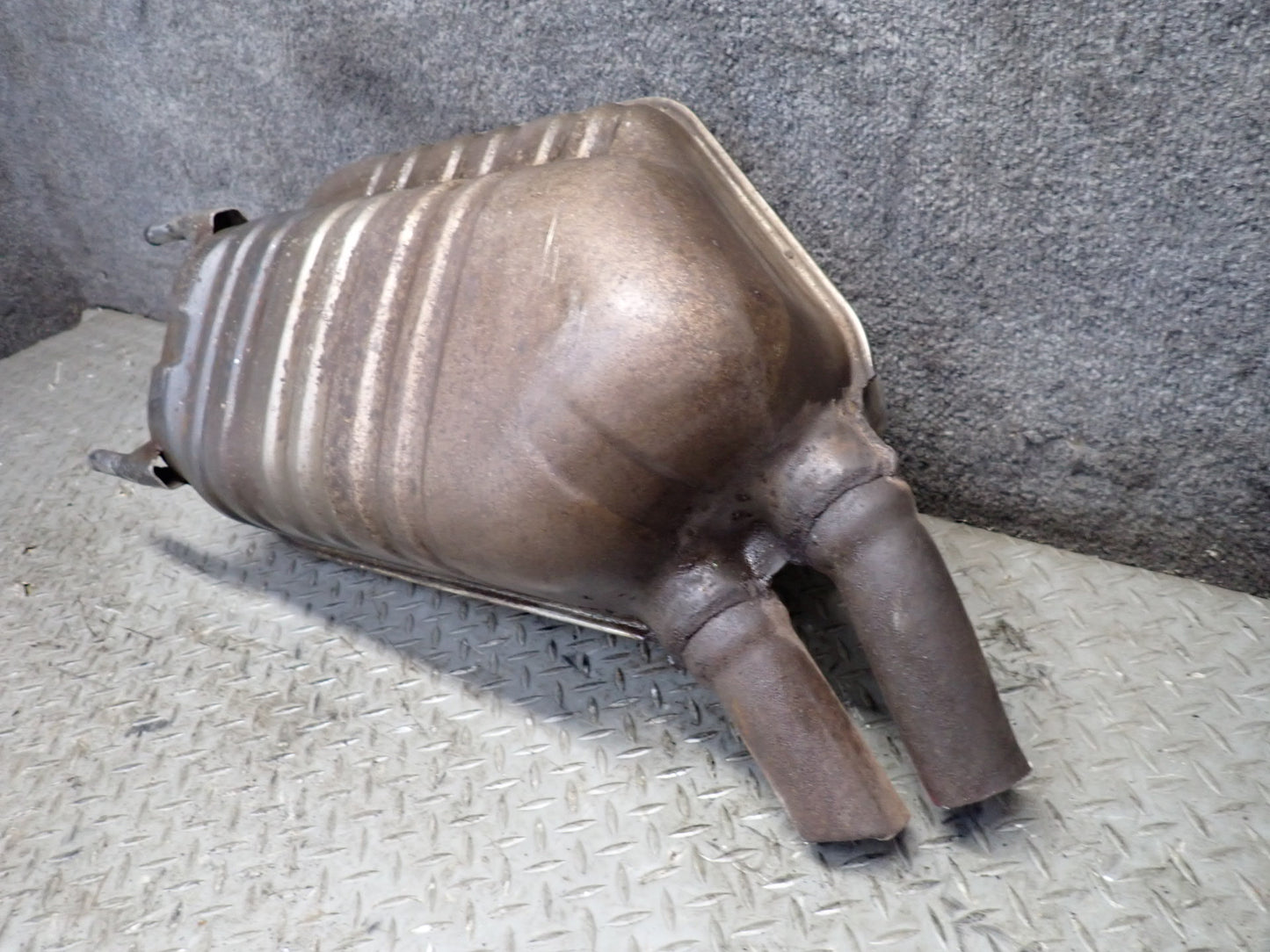 94-99 Mercedes W140 S500 Rear Exhaust Muffler 1404910801 OEM