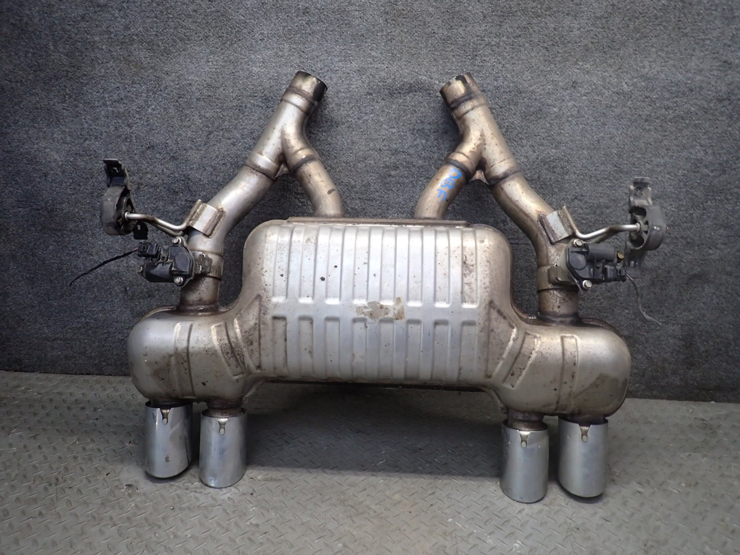 2015-2020 BMW F82 F83 M4 3.0L S55 Rear Exhaust Muffler W/ Tips