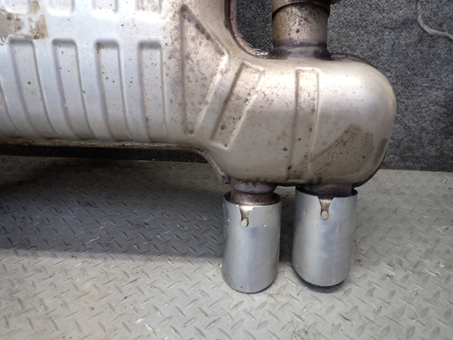 2015-2020 BMW F82 F83 M4 3.0L S55 Rear Exhaust Muffler W/ Tips