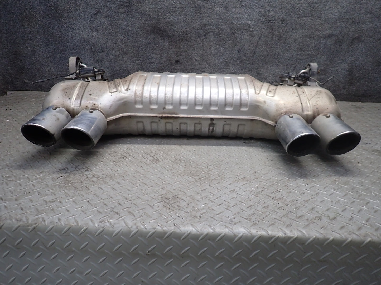 2015-2020 BMW F82 F83 M4 3.0L S55 Rear Exhaust Muffler W/ Tips