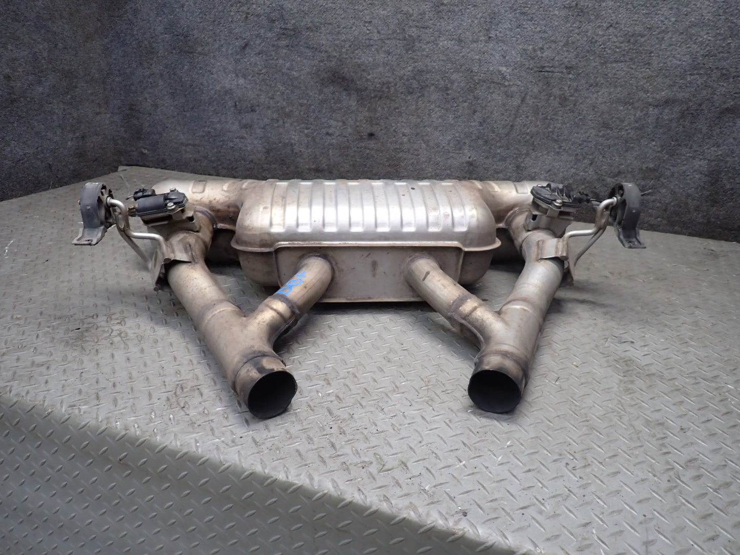 2015-2020 BMW F82 F83 M4 3.0L S55 Rear Exhaust Muffler W/ Tips