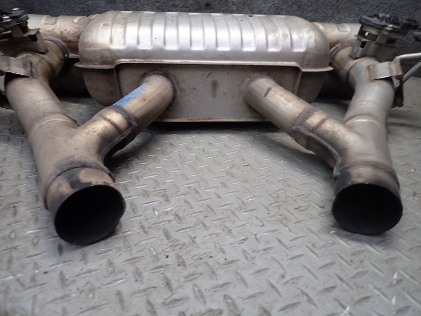 2015-2020 BMW F82 F83 M4 3.0L S55 Rear Exhaust Muffler W/ Tips