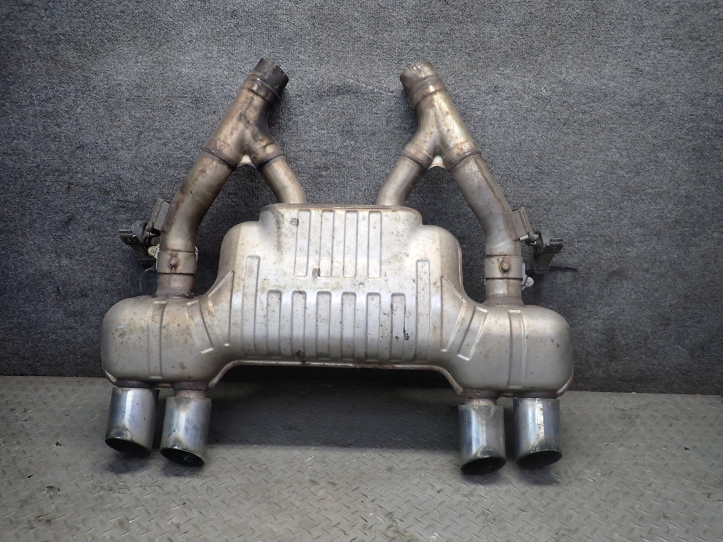 2015-2020 BMW F82 F83 M4 3.0L S55 Rear Exhaust Muffler W/ Tips