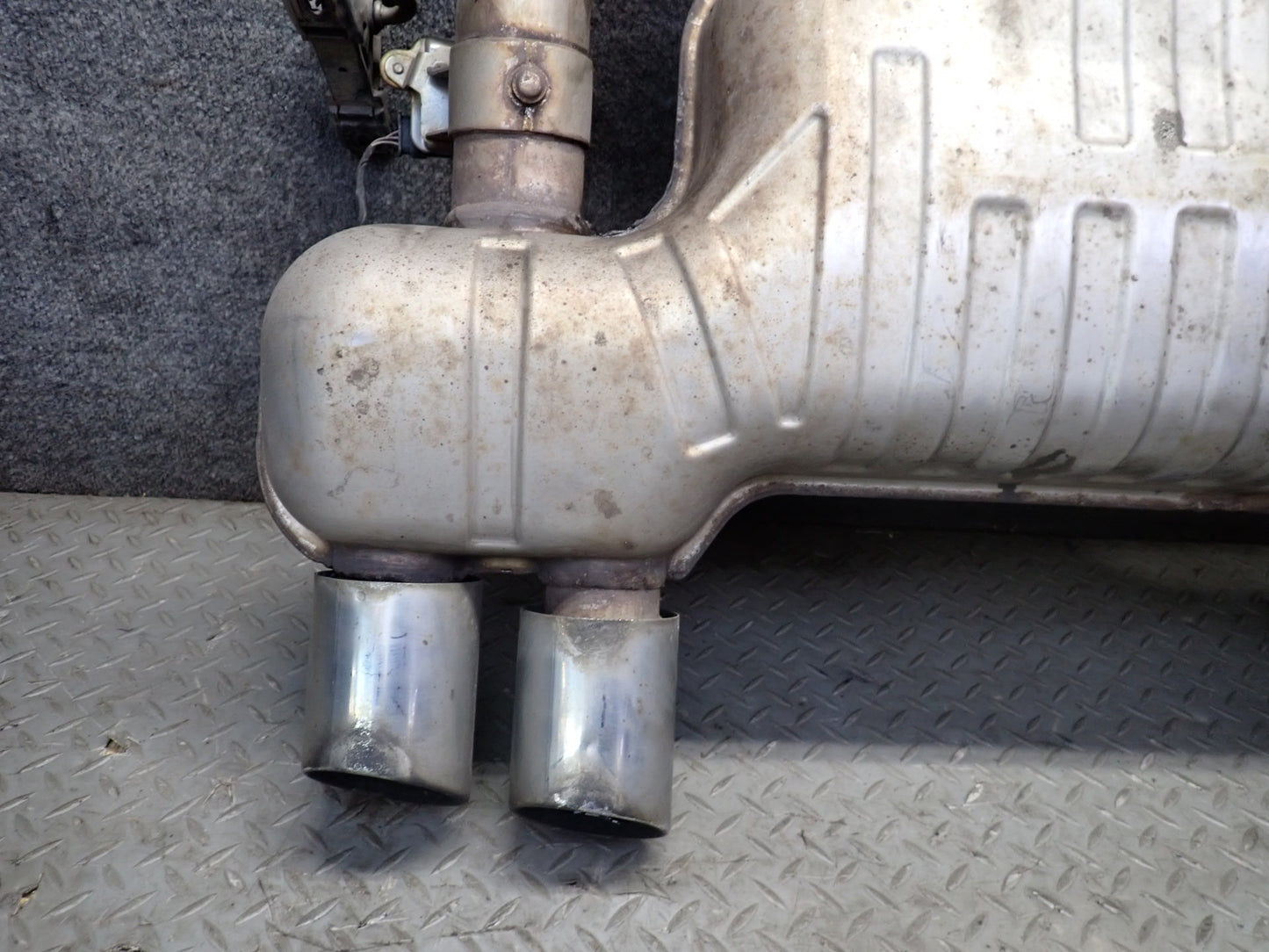 2015-2020 BMW F82 F83 M4 3.0L S55 Rear Exhaust Muffler W/ Tips