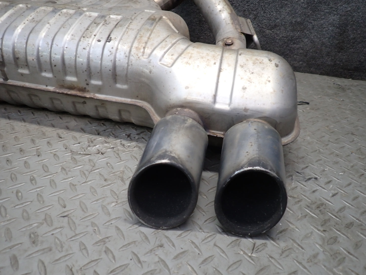 2015-2020 BMW F82 F83 M4 3.0L S55 Rear Exhaust Muffler W/ Tips