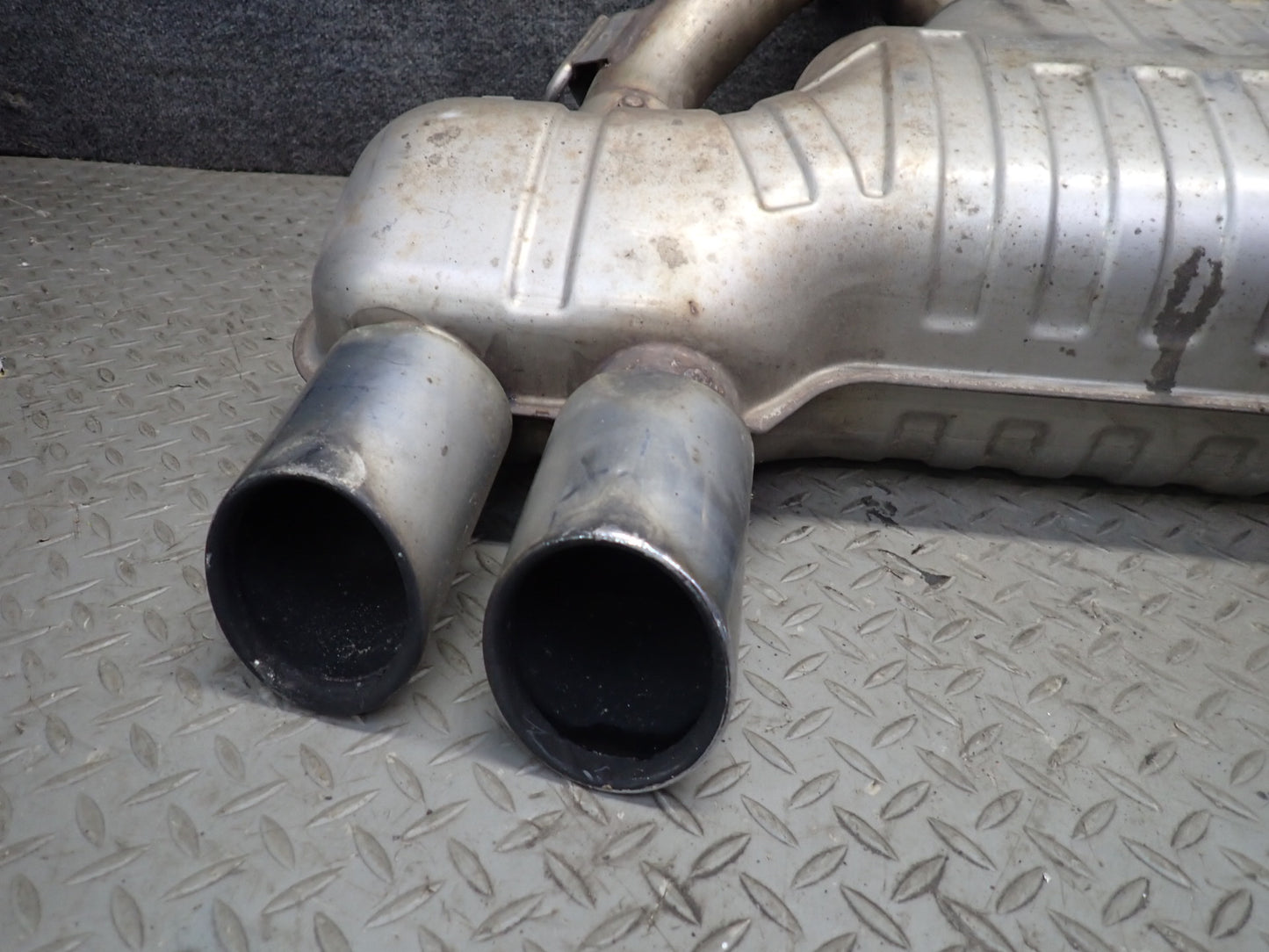 2015-2020 BMW F82 F83 M4 3.0L S55 Rear Exhaust Muffler W/ Tips