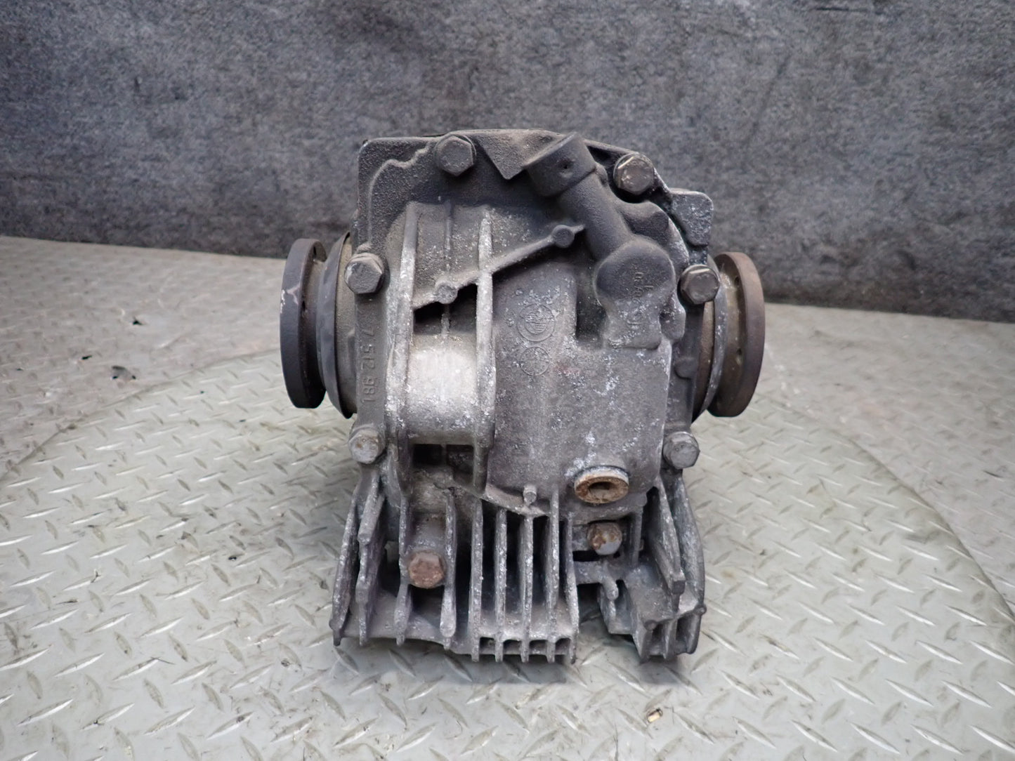 03-05 BMW E85 Z4 3.0L M54 M/T Rear Axle Differential Carrier 3.07 Ratio OEM