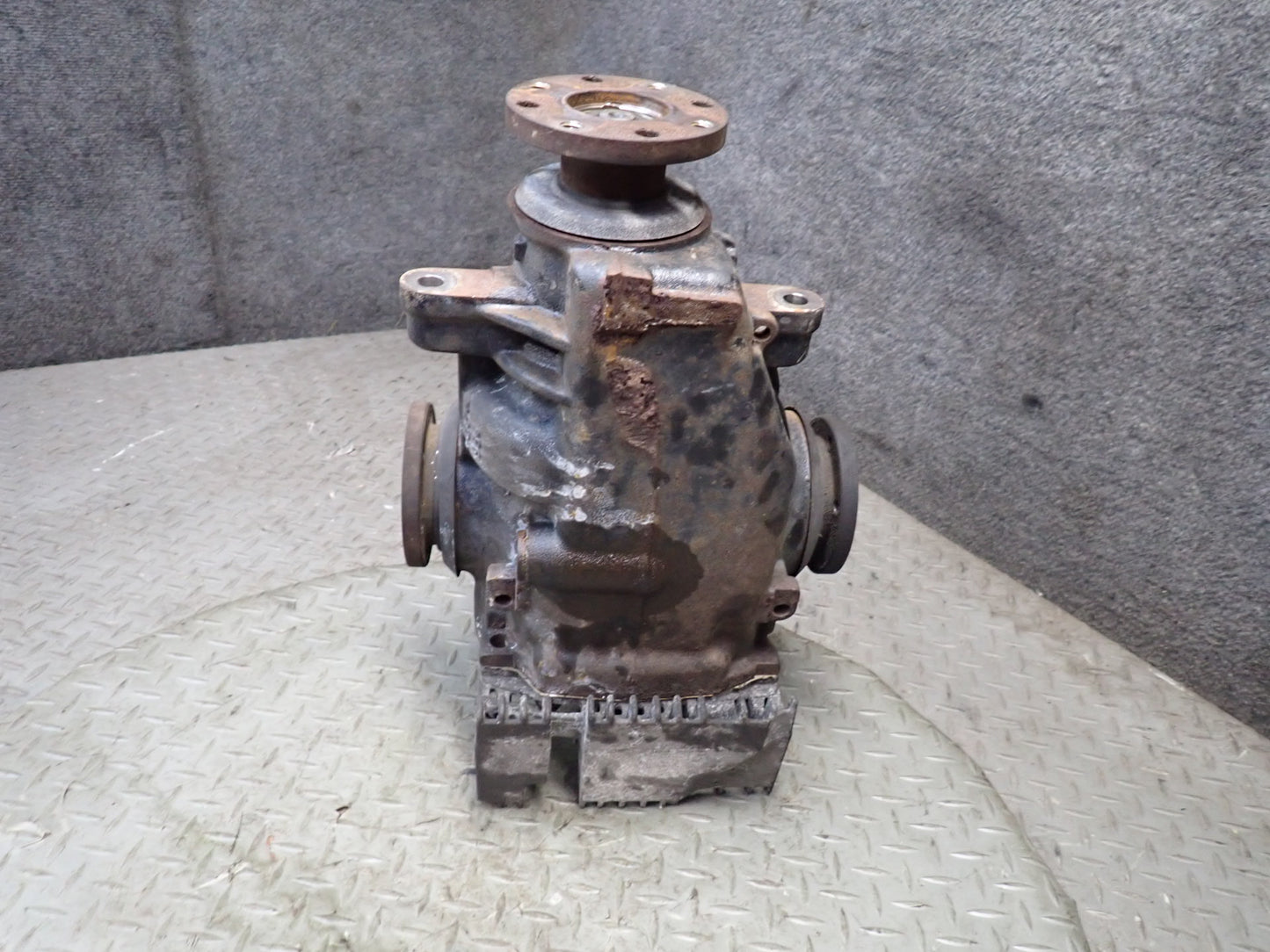 03-05 BMW E85 Z4 3.0L M54 M/T Rear Axle Differential Carrier 3.07 Ratio OEM
