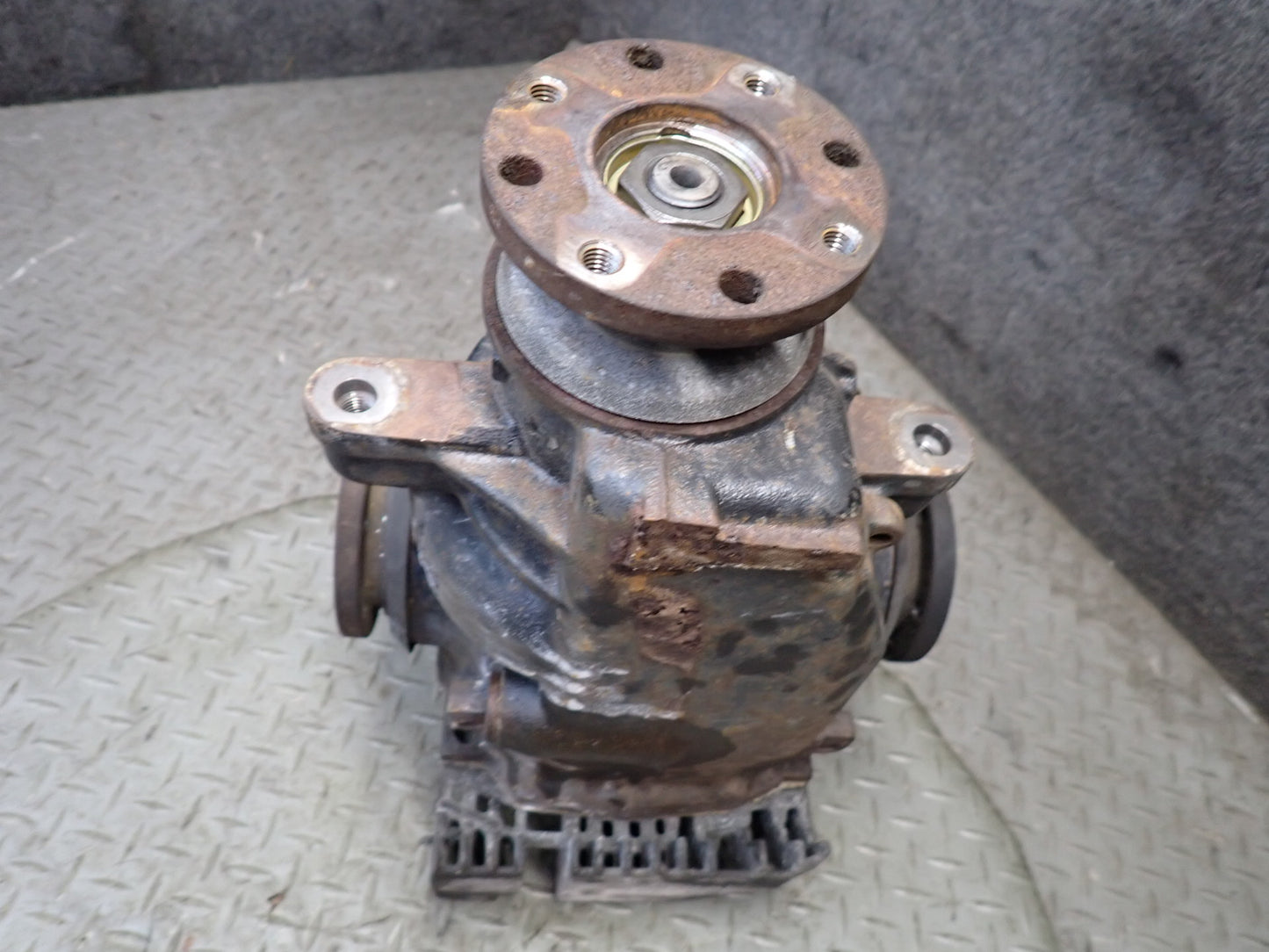 03-05 BMW E85 Z4 3.0L M54 M/T Rear Axle Differential Carrier 3.07 Ratio OEM
