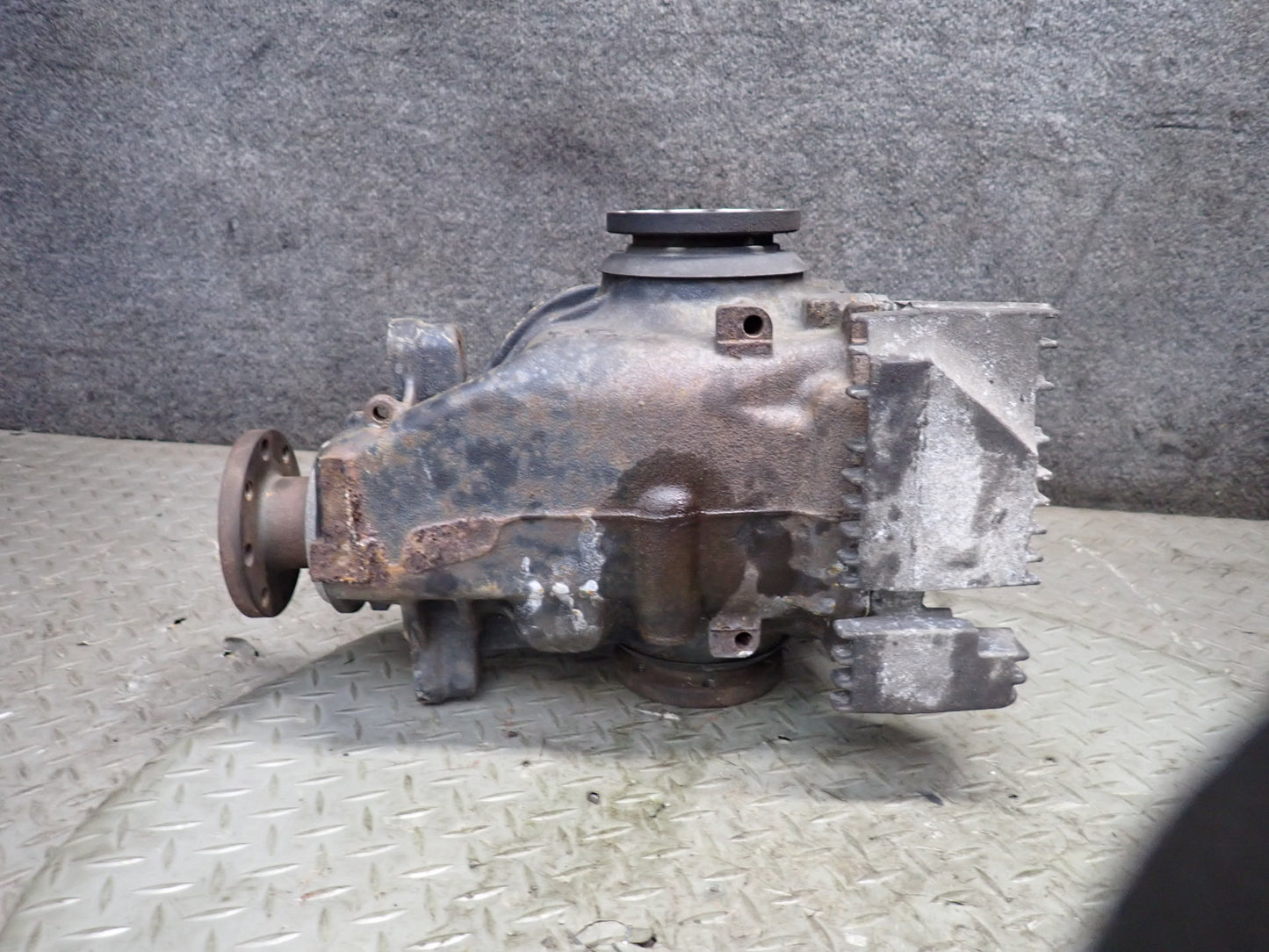 03-05 BMW E85 Z4 3.0L M54 M/T Rear Axle Differential Carrier 3.07 Ratio OEM