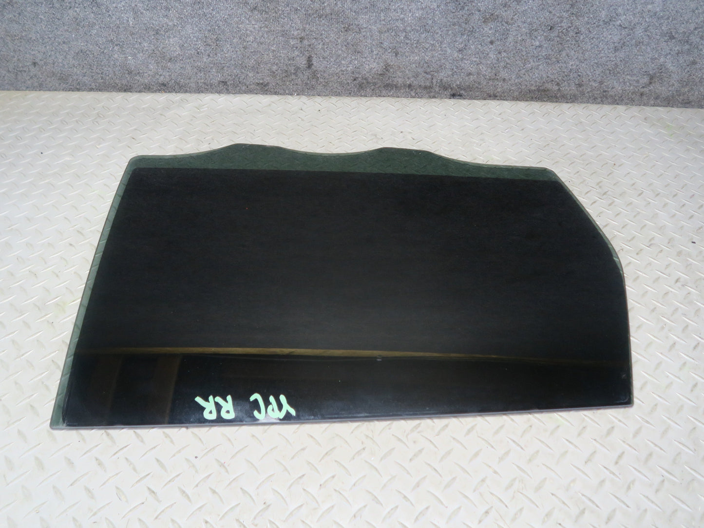 2011-2018 Porsche Cayenne 958 Rear Right Door Glass Window