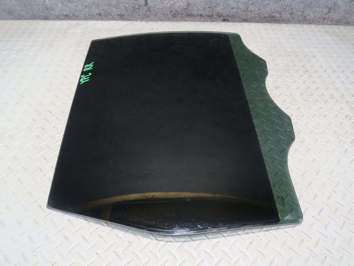 2011-2018 Porsche Cayenne 958 Rear Right Door Glass Window