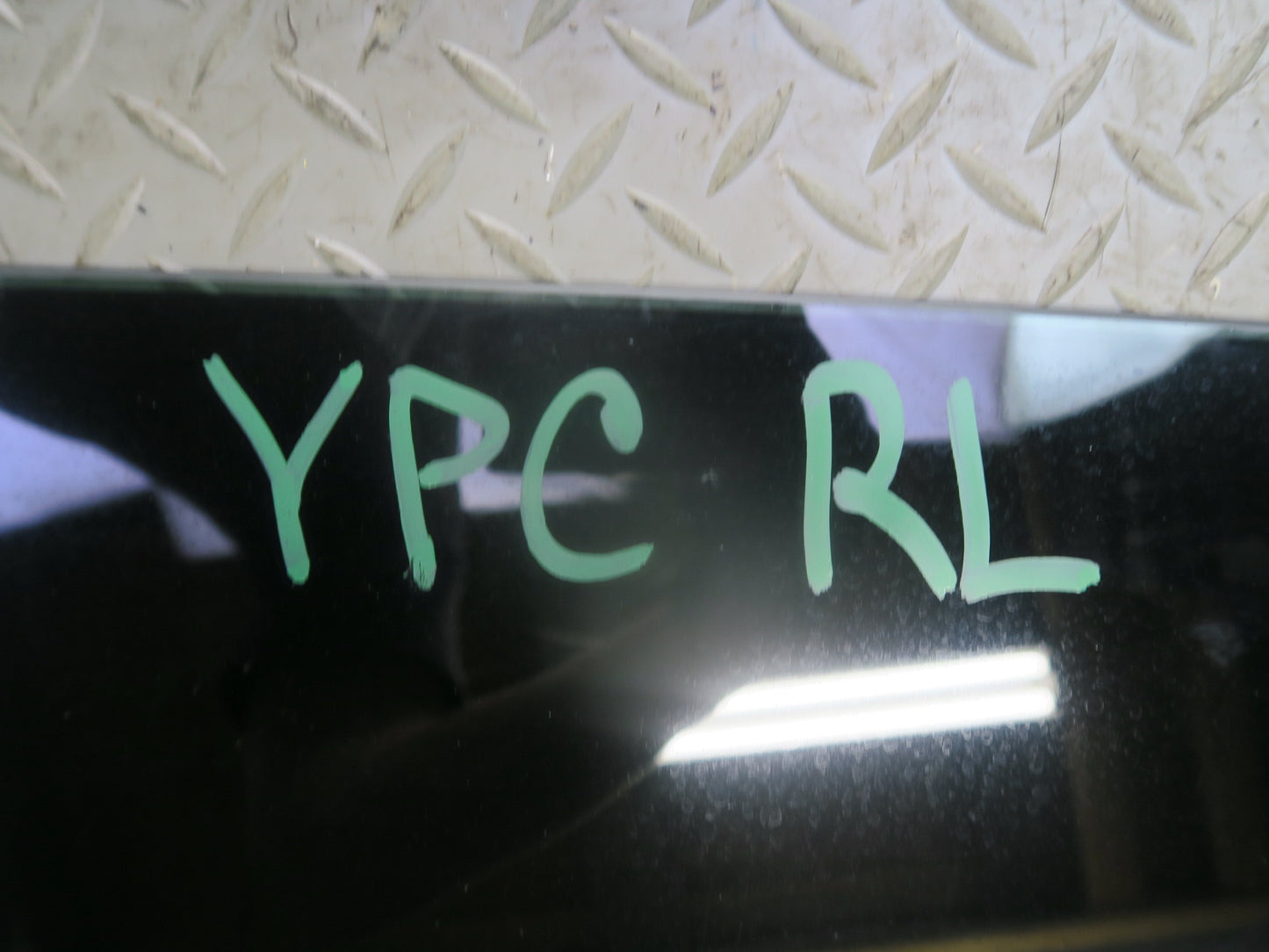 2011-2018 Porsche Cayenne 958 Rear Left Door Glass Window