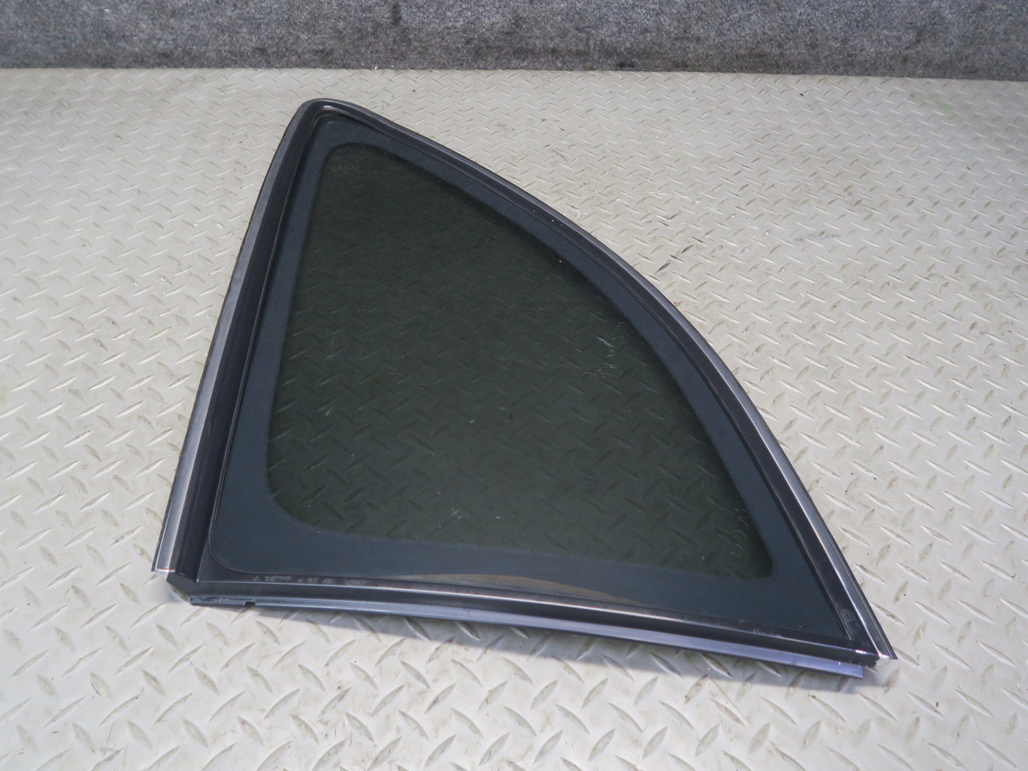 97-00 Lexus UZZ30L SC300 SC400 Rear Right Quarter Glass Window w Molding OEM