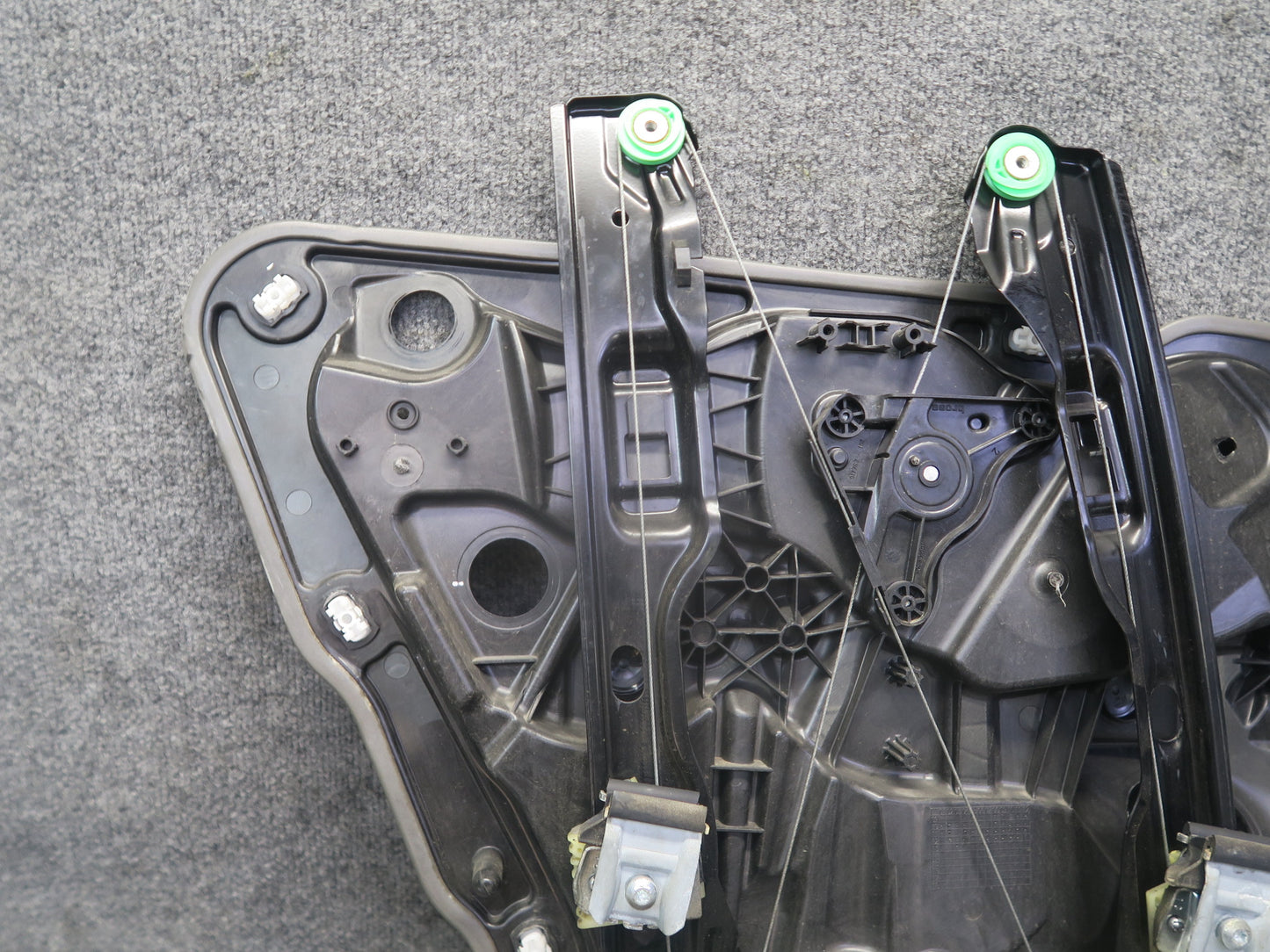 2011-2018 Porsche Cayenne 958 Rear Right Door Window Regulator w Motor OEM