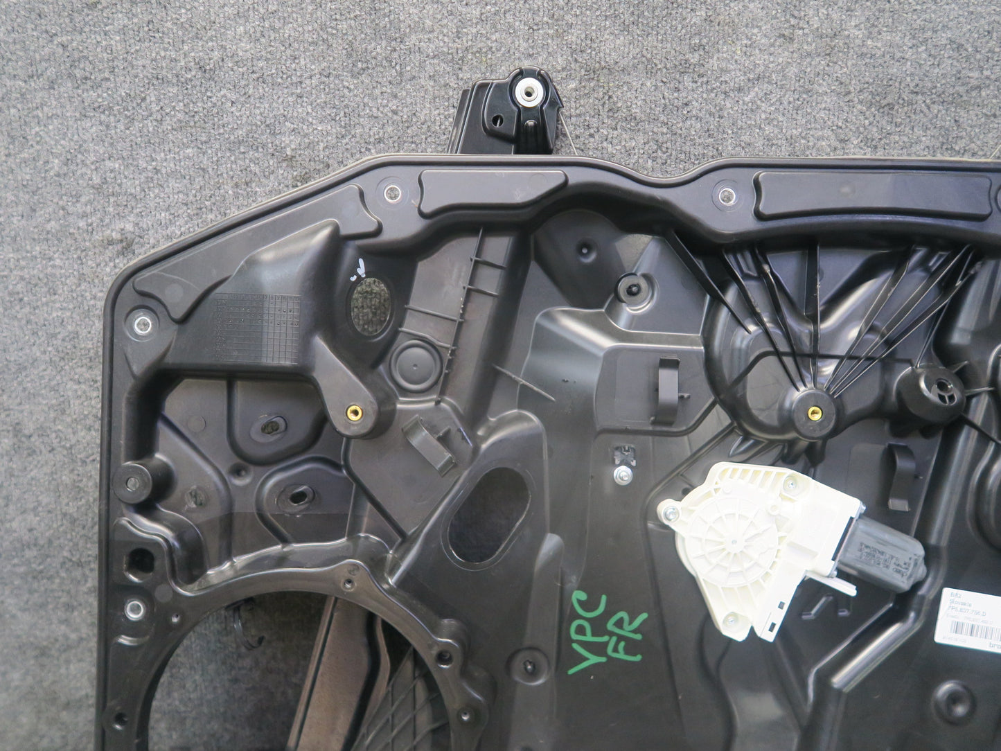 2011-2018 Porsche Cayenne 958 Front Right Door Window Regulator w Motor OEM