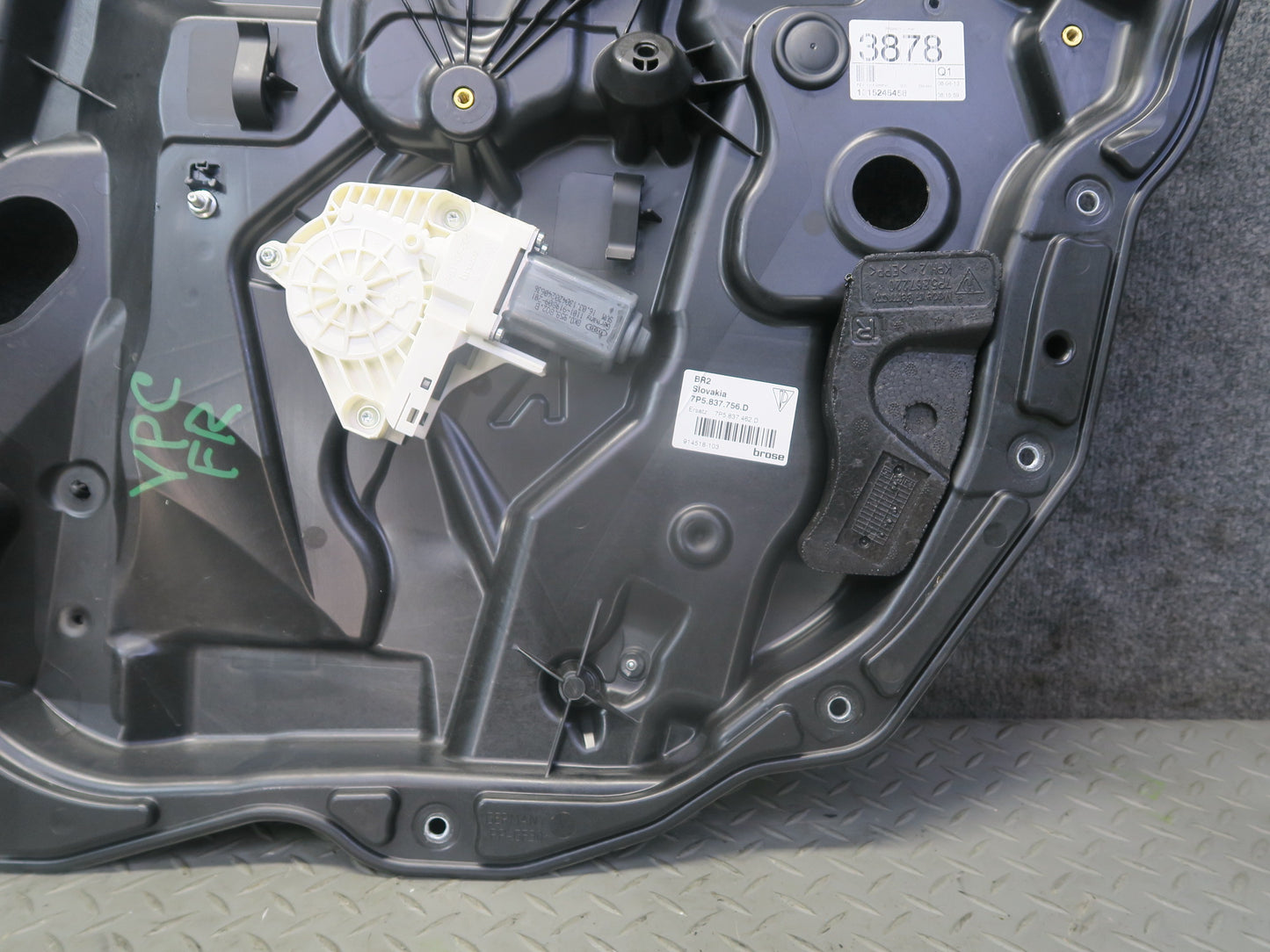 2011-2018 Porsche Cayenne 958 Front Right Door Window Regulator w Motor OEM