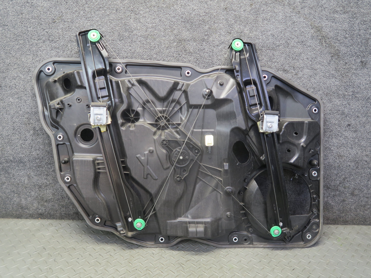2011-2018 Porsche Cayenne 958 Front Right Door Window Regulator w Motor OEM