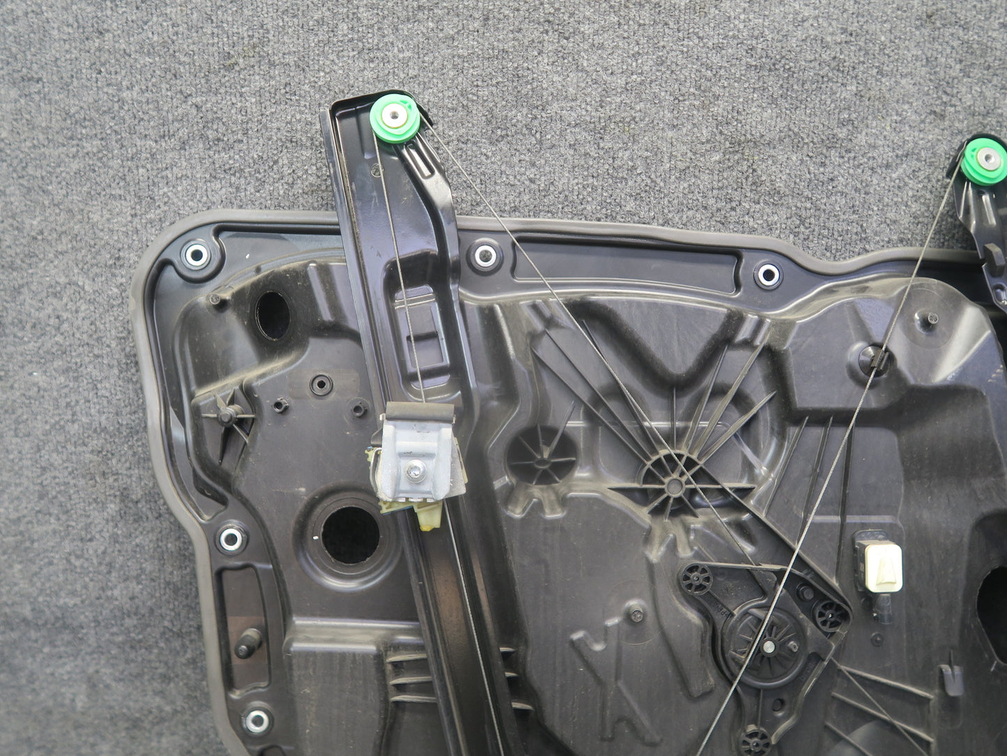 2011-2018 Porsche Cayenne 958 Front Right Door Window Regulator w Motor OEM