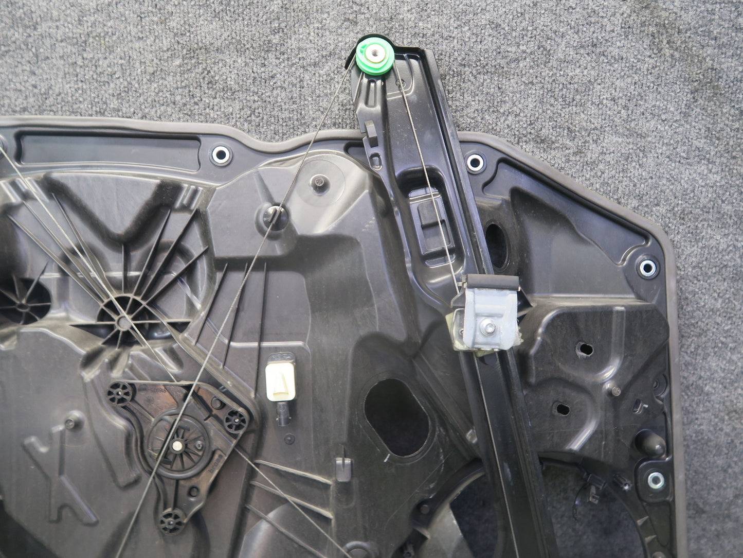 2011-2018 Porsche Cayenne 958 Front Right Door Window Regulator w Motor OEM