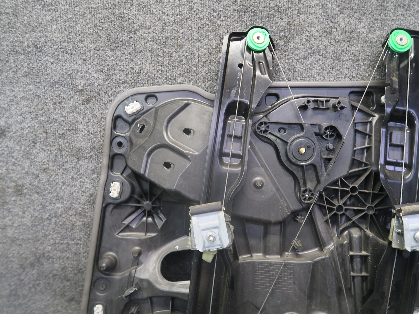 2011-2018 Porsche Cayenne 958 Rear Left Door Window Regulator w Motor OEM