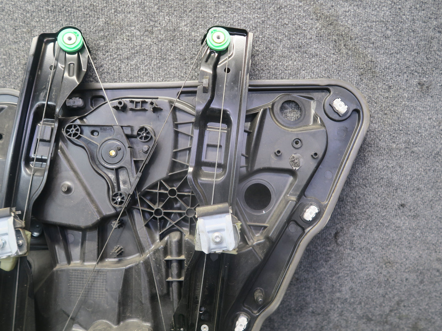 2011-2018 Porsche Cayenne 958 Rear Left Door Window Regulator w Motor OEM