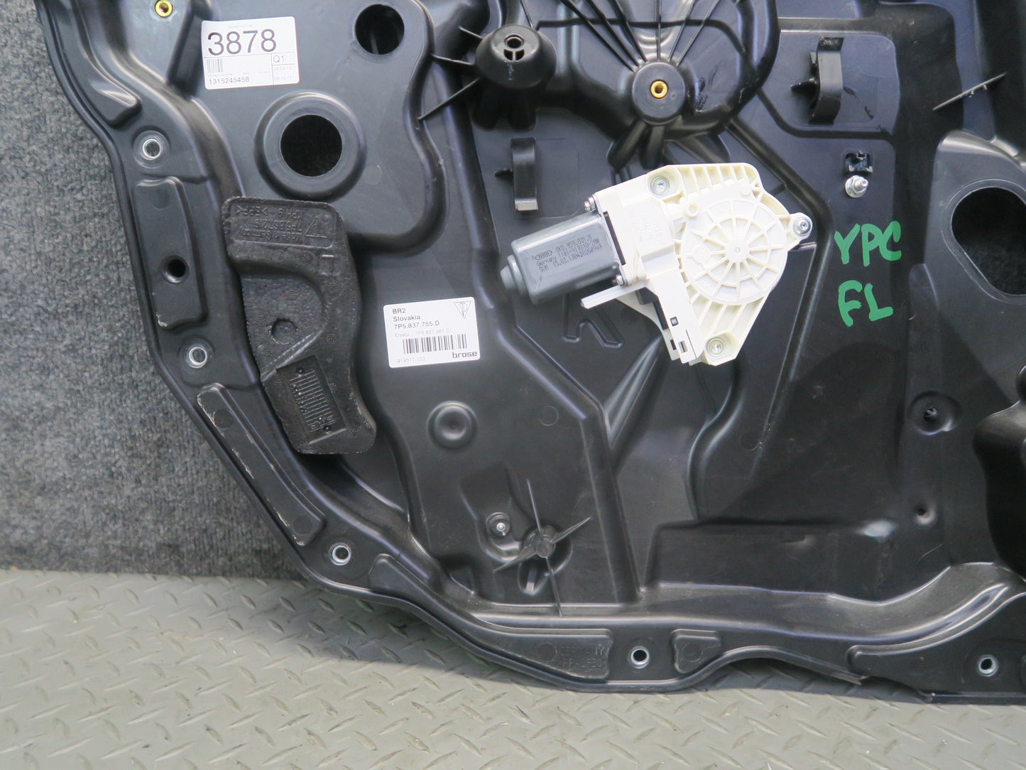 2011-2018 Porsche Cayenne 958 Front Left Door Window Regulator w Motor OEM