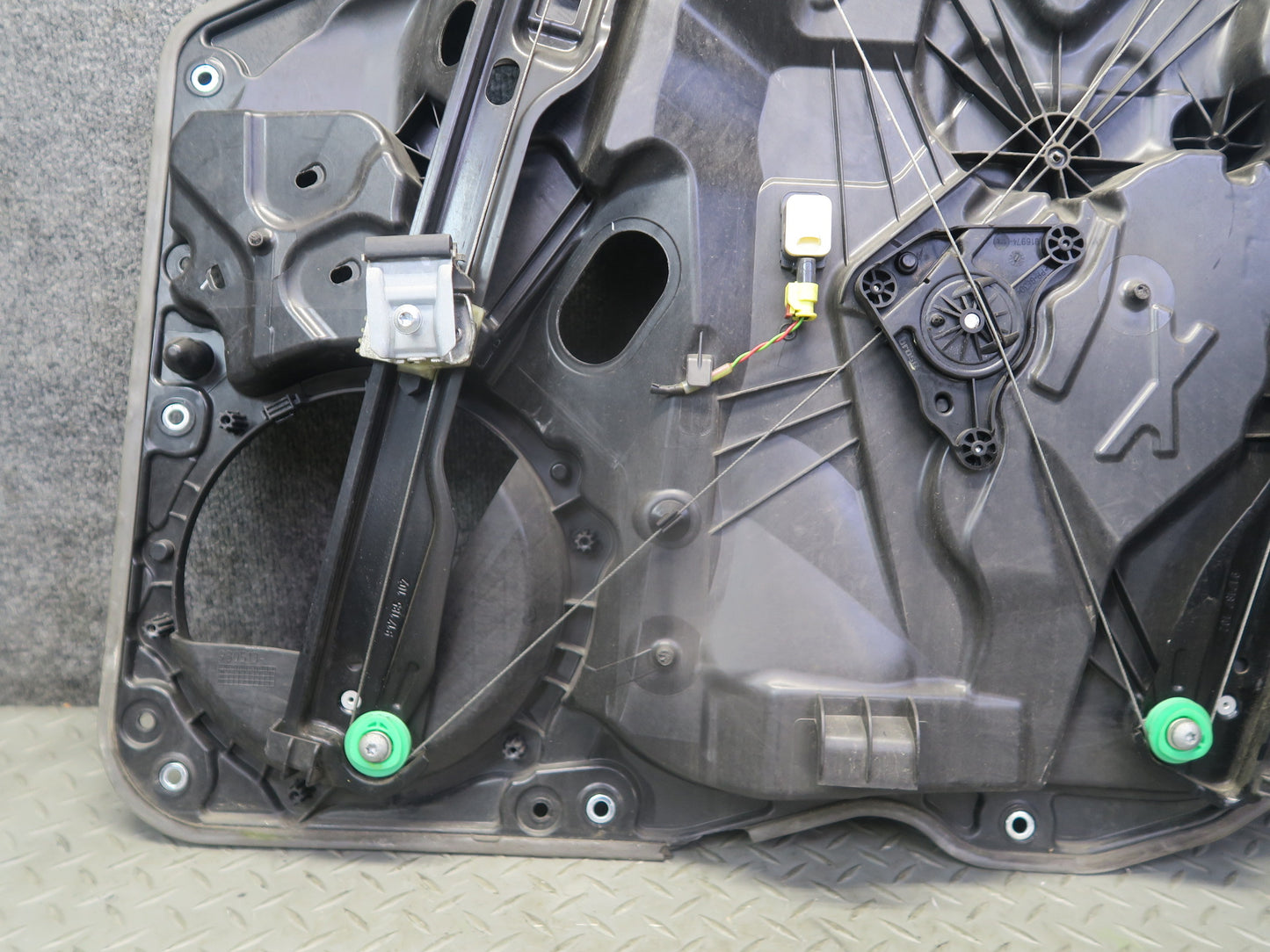 2011-2018 Porsche Cayenne 958 Front Left Door Window Regulator w Motor OEM