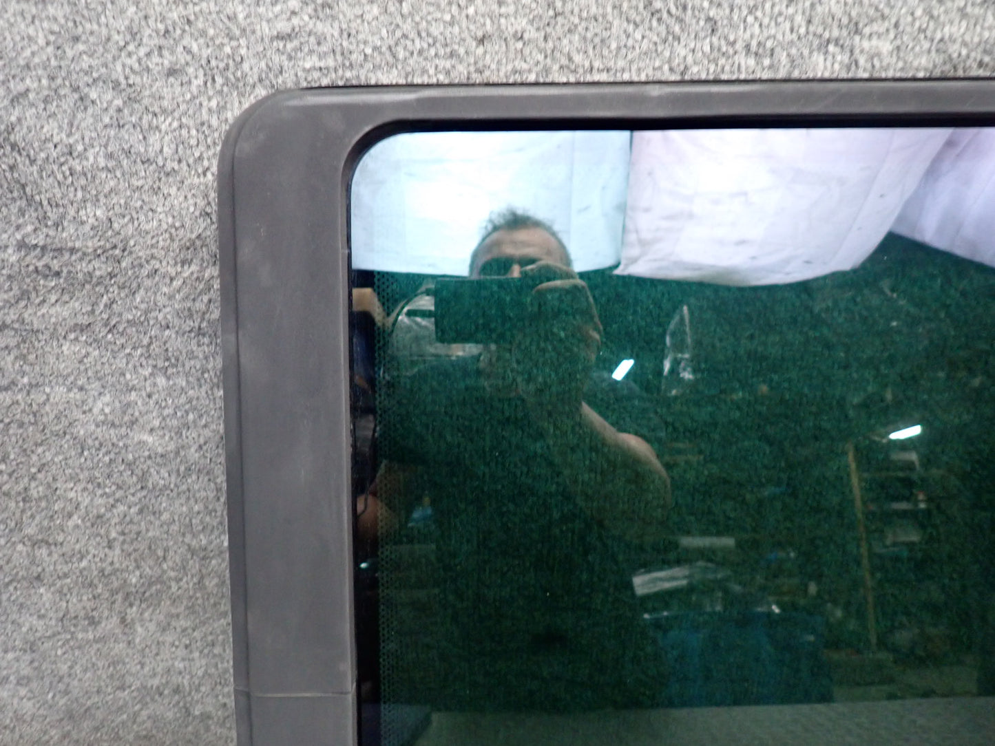 01-03 VW Eurovan T4 Center Middle Right Movable Glass Window OEM