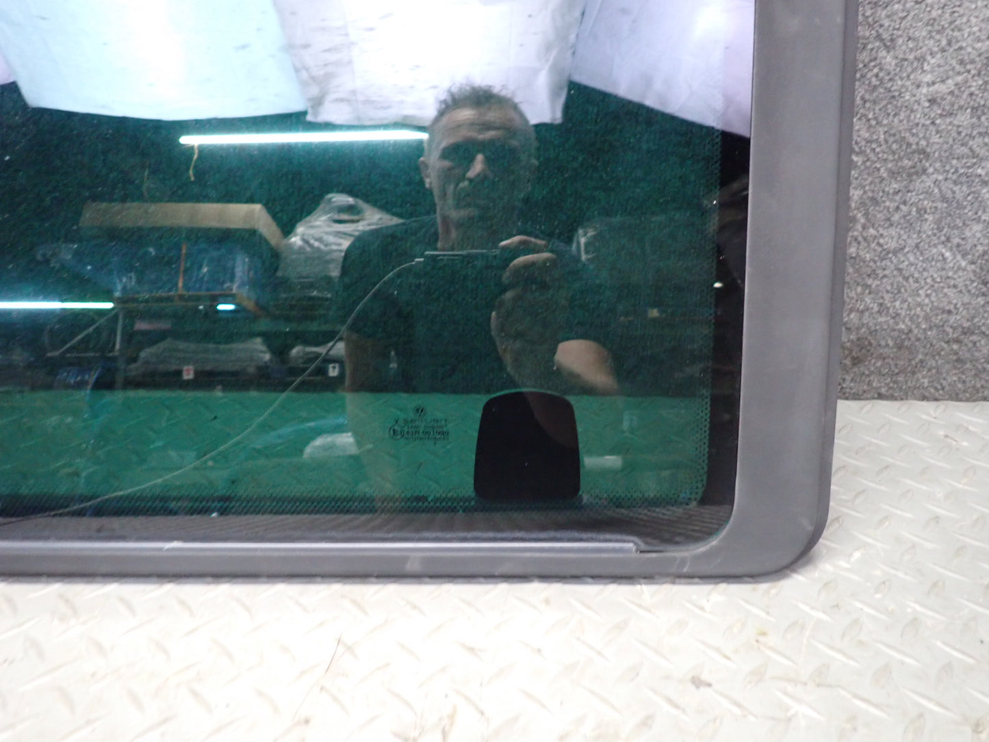 01-03 VW Eurovan T4 Center Middle Right Movable Glass Window OEM