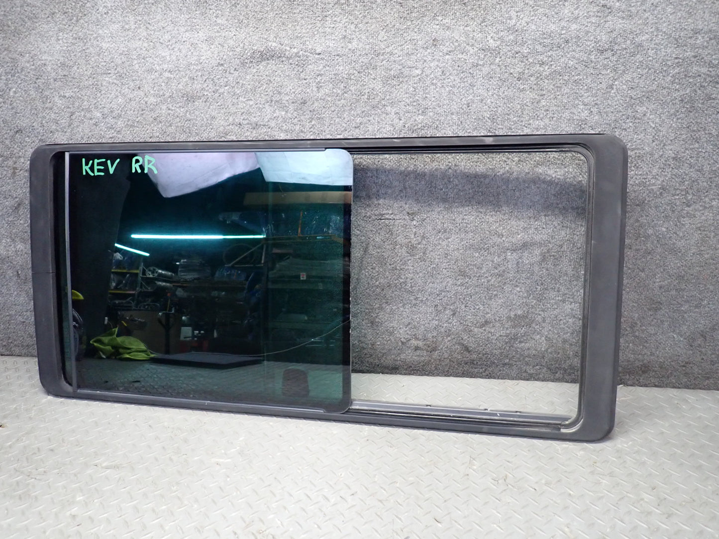 01-03 VW Eurovan T4 Center Middle Right Movable Glass Window OEM