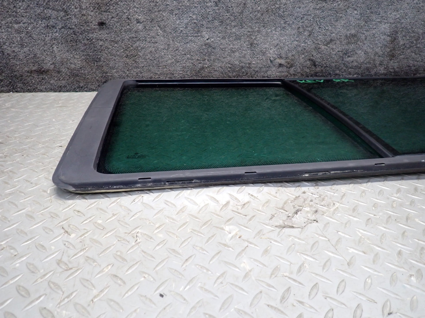 01-03 VW Eurovan T4 Center Middle Right Movable Glass Window OEM