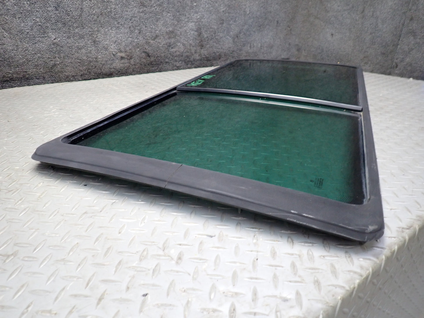 01-03 VW Eurovan T4 Center Middle Right Movable Glass Window OEM