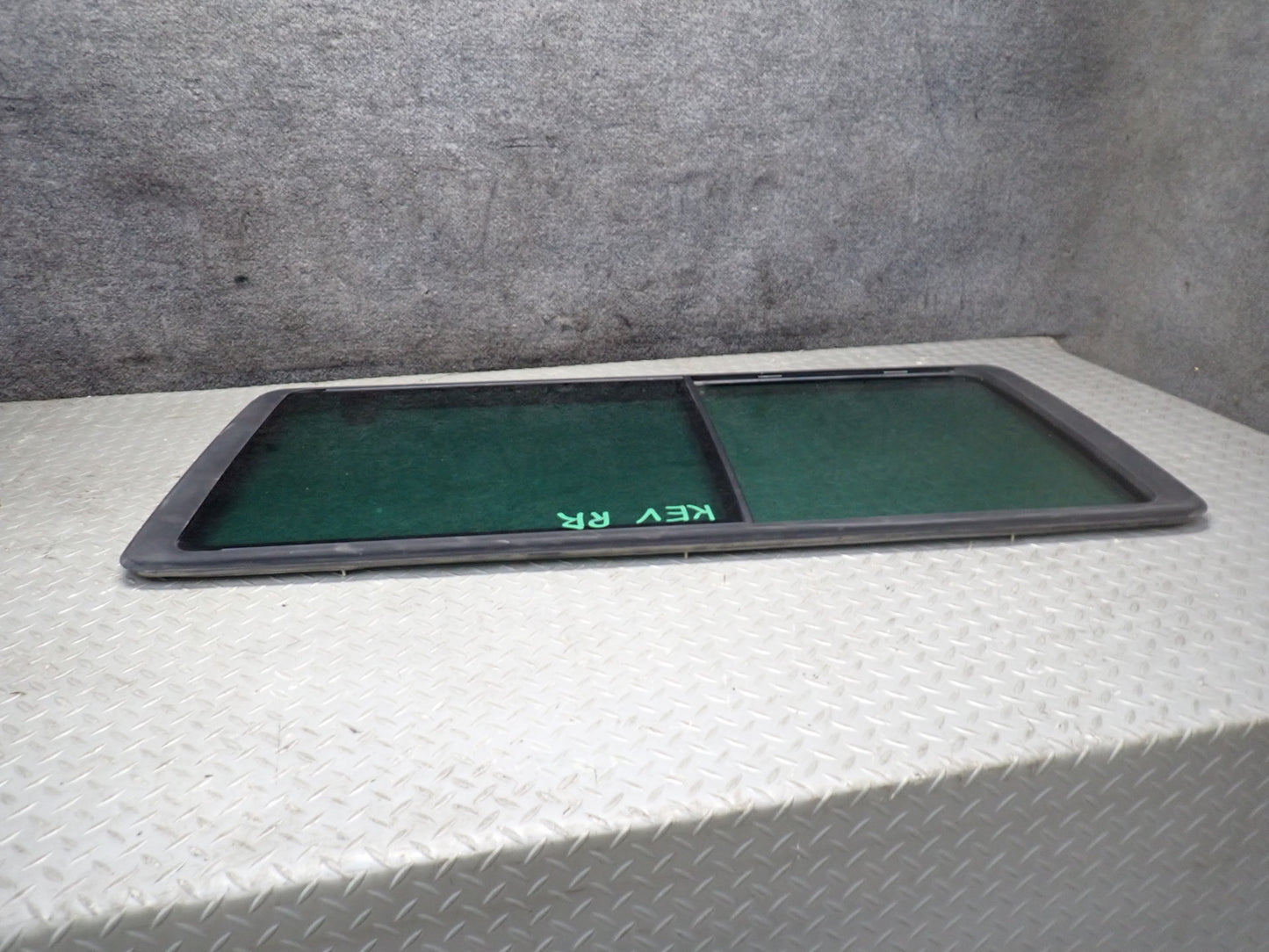01-03 VW Eurovan T4 Center Middle Right Movable Glass Window OEM