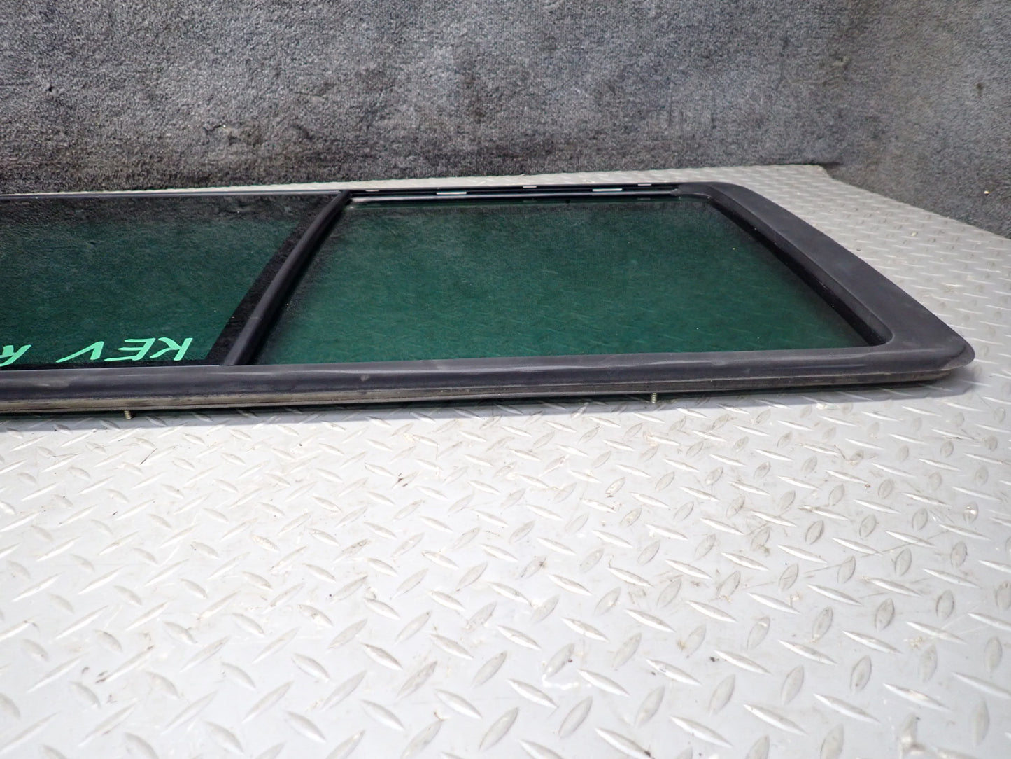 01-03 VW Eurovan T4 Center Middle Right Movable Glass Window OEM