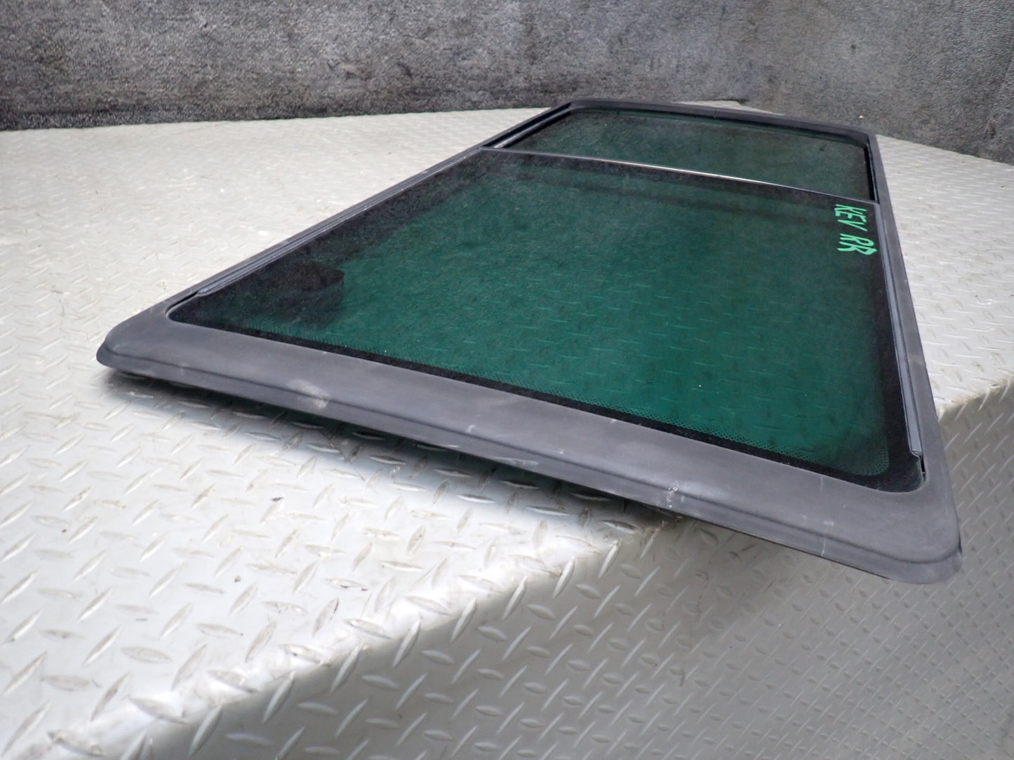 01-03 VW Eurovan T4 Center Middle Right Movable Glass Window OEM