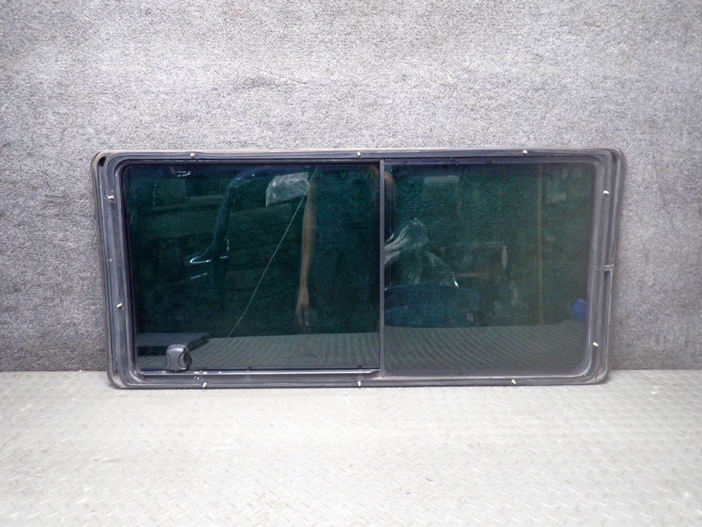 01-03 VW Eurovan T4 Center Middle Right Movable Glass Window OEM